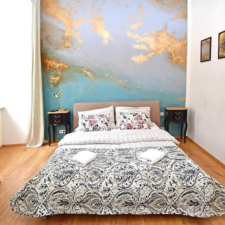 Lovely Little Cosy Apt In Прага Екстериор снимка