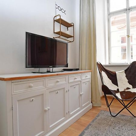 Lovely Little Cosy Apt In Прага Екстериор снимка