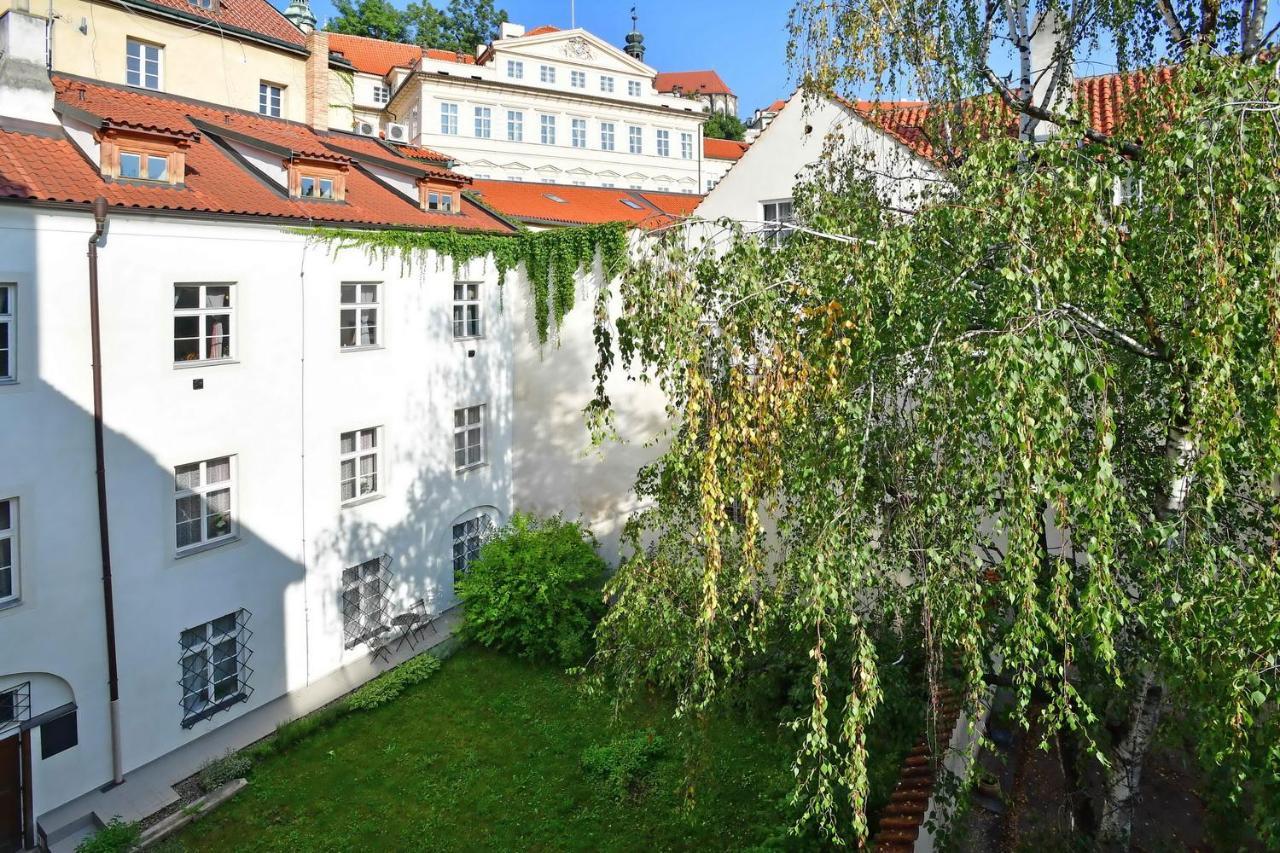 Lovely Little Cosy Apt In Прага Екстериор снимка