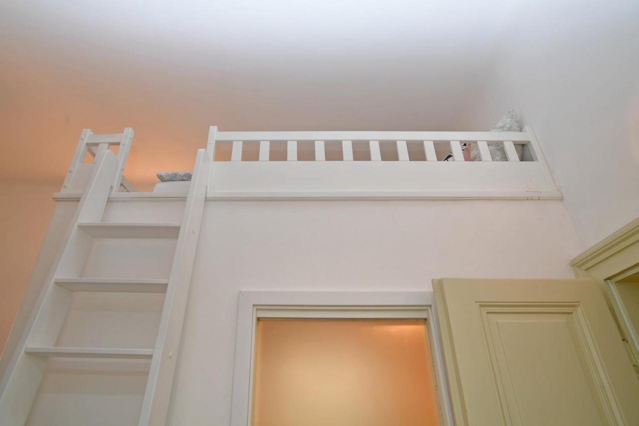 Lovely Little Cosy Apt In Прага Екстериор снимка