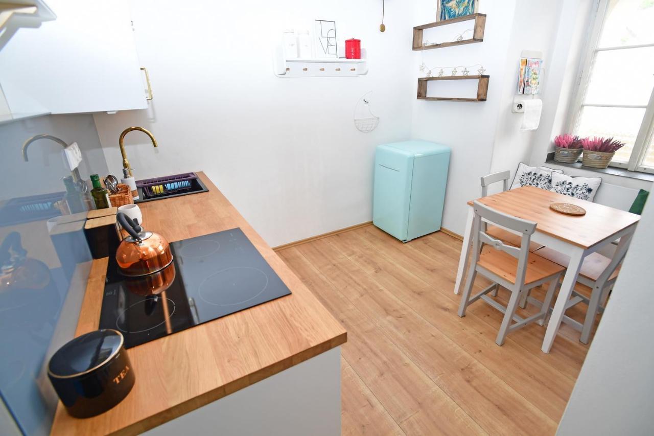 Lovely Little Cosy Apt In Прага Екстериор снимка