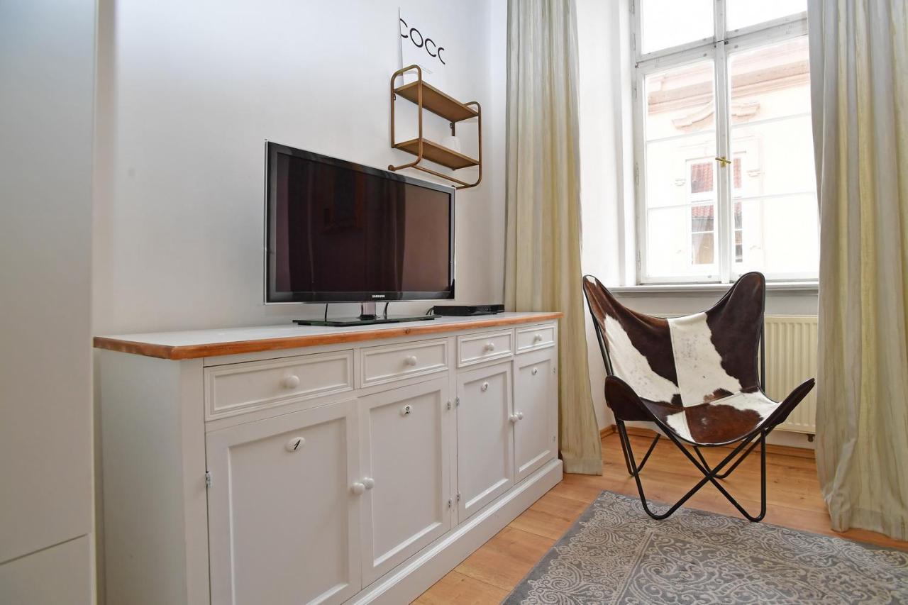 Lovely Little Cosy Apt In Прага Екстериор снимка