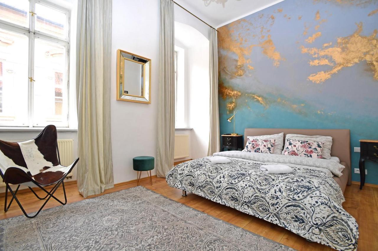 Lovely Little Cosy Apt In Прага Екстериор снимка