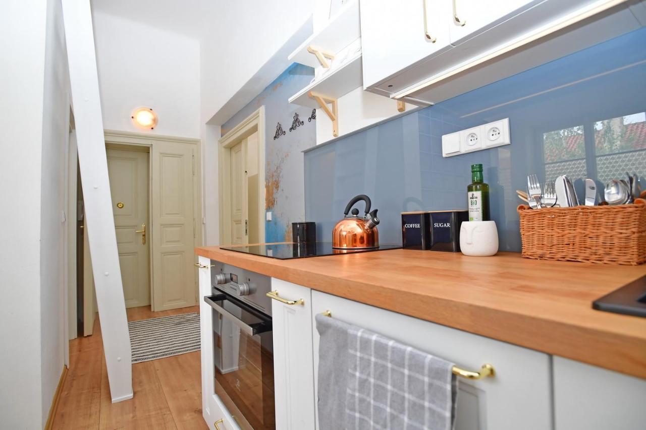 Lovely Little Cosy Apt In Прага Екстериор снимка