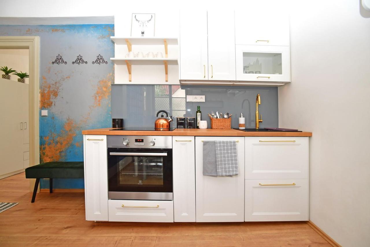 Lovely Little Cosy Apt In Прага Екстериор снимка